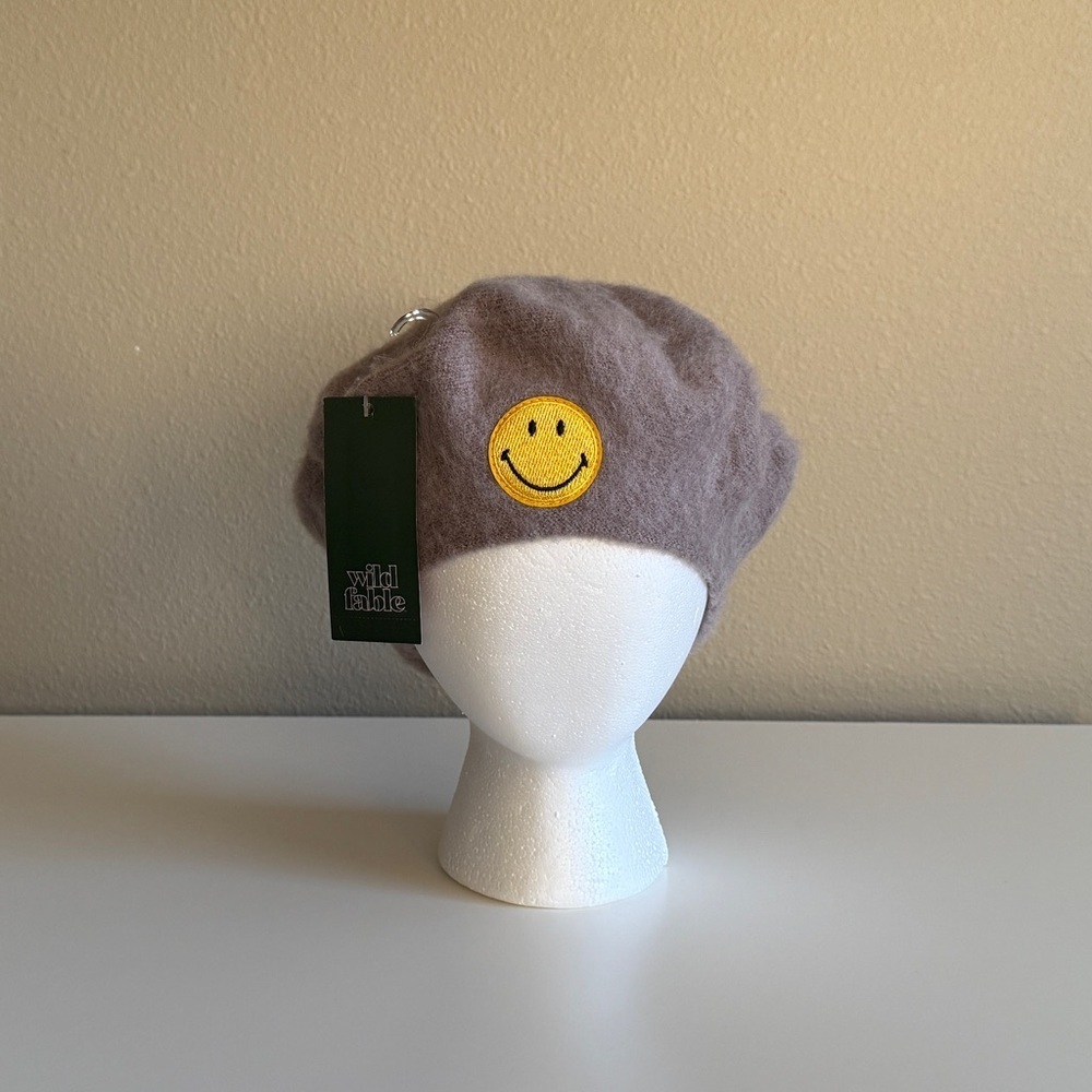 Wild Fable Women’s Gray Smiley Face Beret Hat Wool Mix One Size NWT